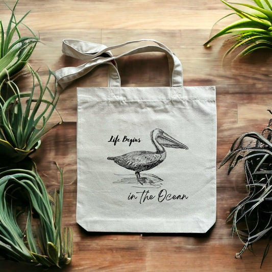 Tote bag recyclé Life Begins in the Ocean avec illustration pélican